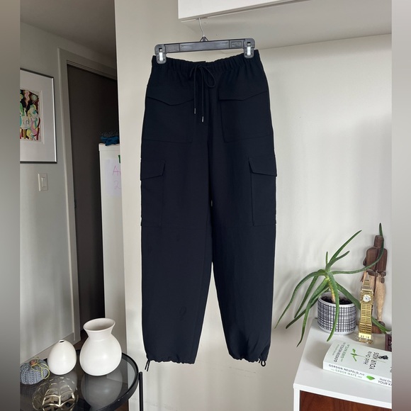 Aritzia Mercy Cargo High-waisted Relaxed Japanese Crepe Dressed Casual Pant - Picture 9 of 14